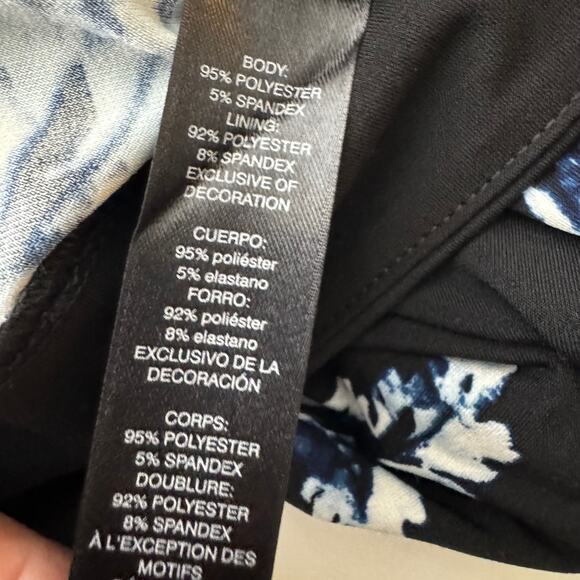 White House Black Market Peek A Boo Sleeve Floral Tunic Top Size XS - Picture 7 of 8